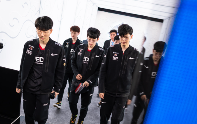 数次陷入被 数次陷入被