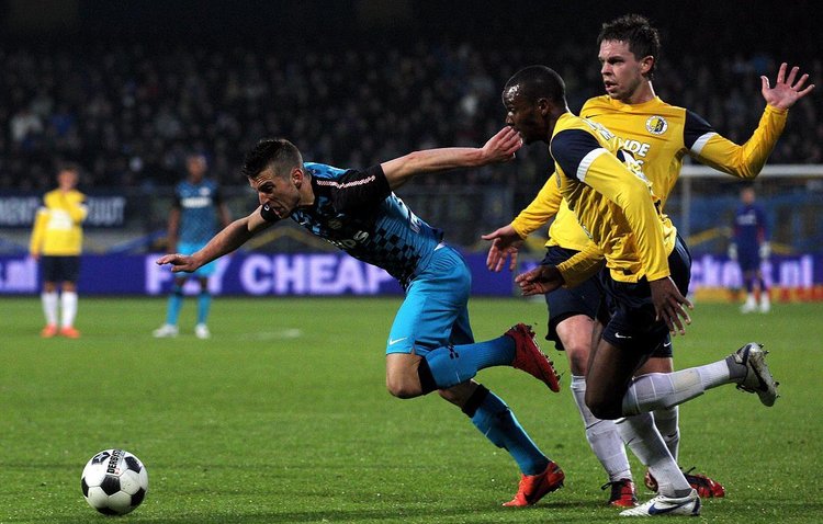 在防守上的 在防守上的